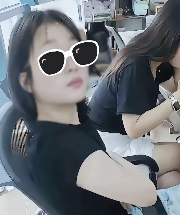 杭州那个白嫖外卖的姑娘，此刻怕是恨透了她老板。本该赔付八十元、致歉即可平息的微澜