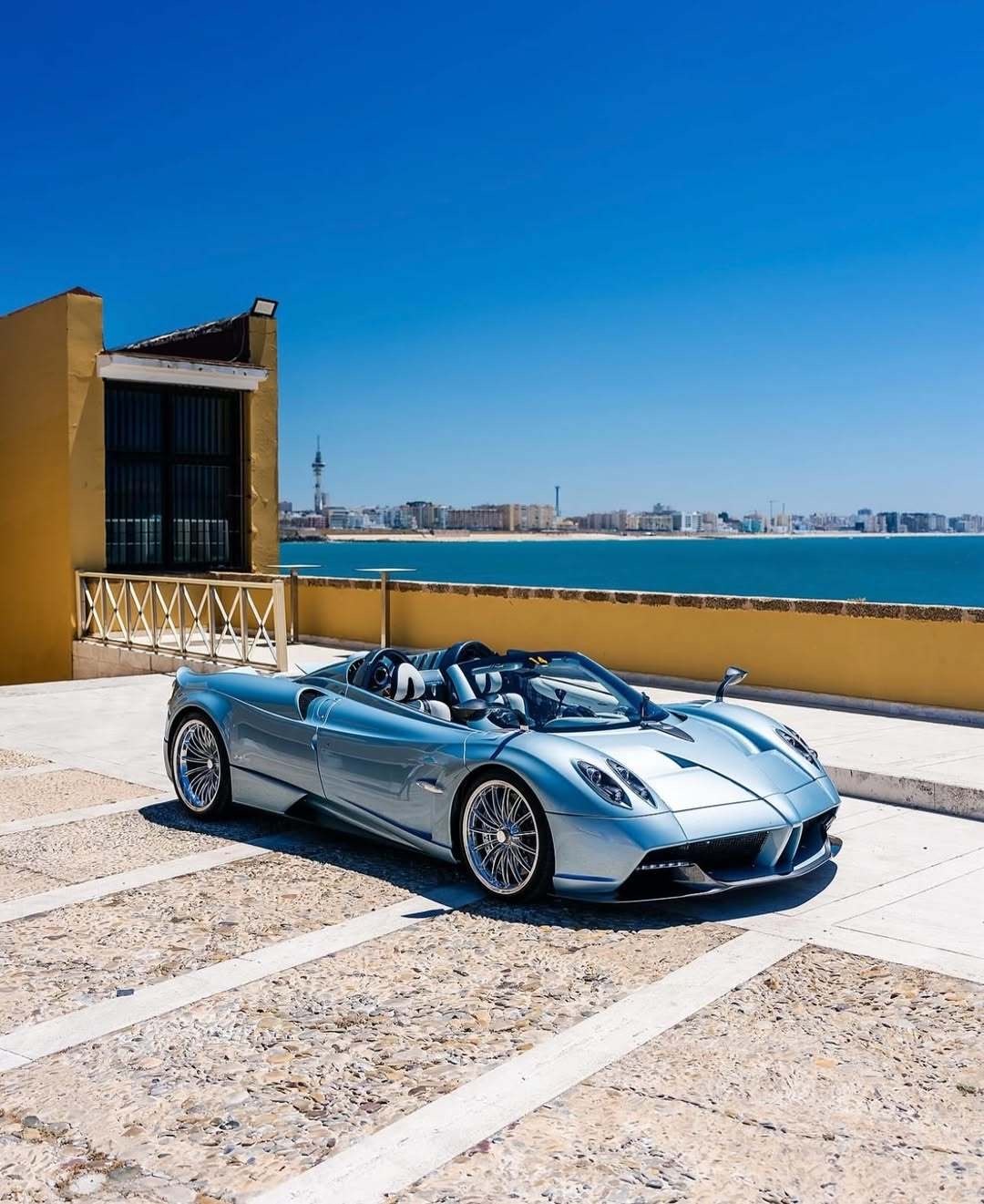 Pagani Huayra Roadster Azzurro Sardegna 