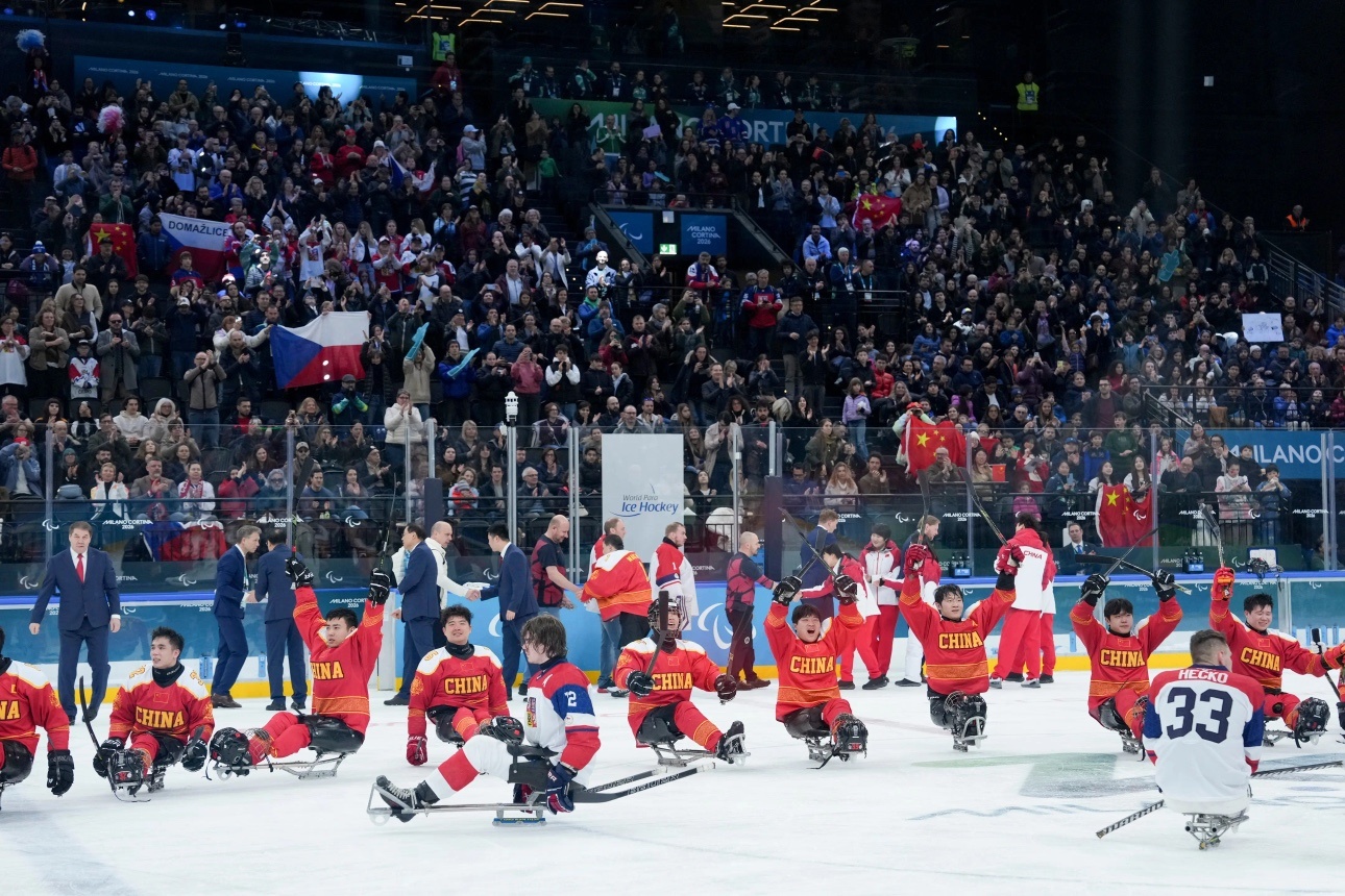 2026年米兰-科尔蒂纳冬残奥会冰球铜牌赛中，中国残奥冰球队以3比2逆转战胜捷克