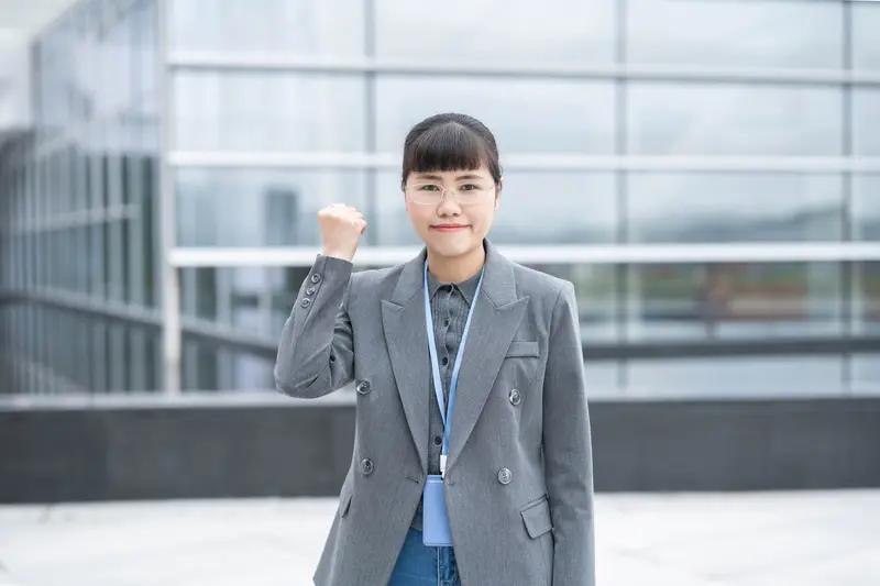 46岁独居女子蒋女士离世，遗产能否用来购买墓地引发争议？
近日，上海虹口区一名4