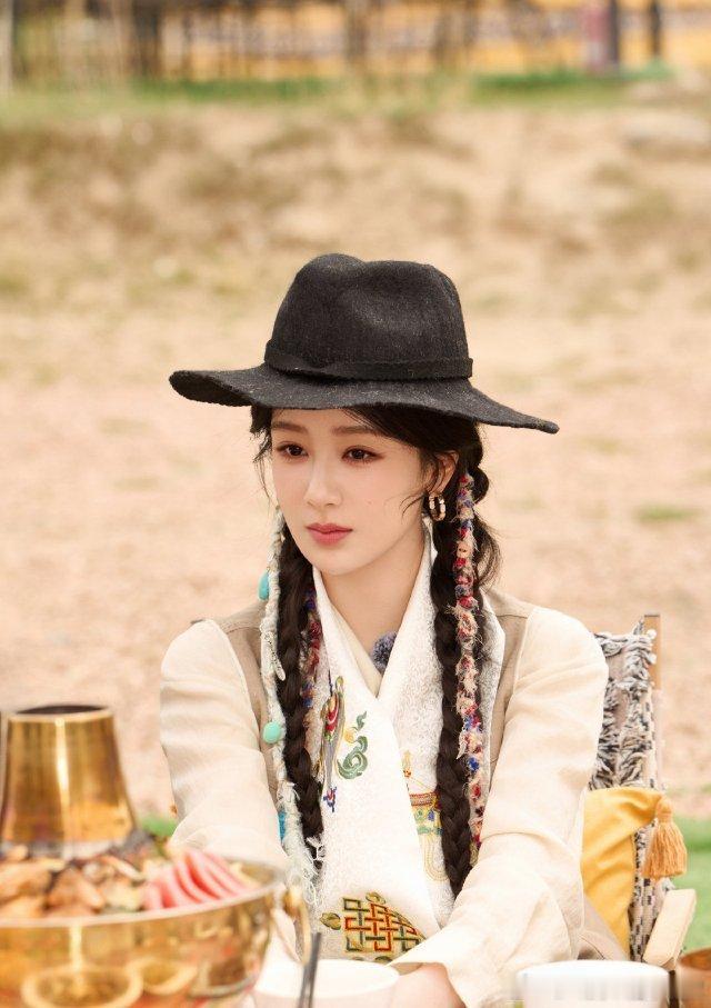 生命树 . 杨紫生命树 yz 杨紫白菊遇见你这么难忘的事情，像诗篇写尽温柔，像画
