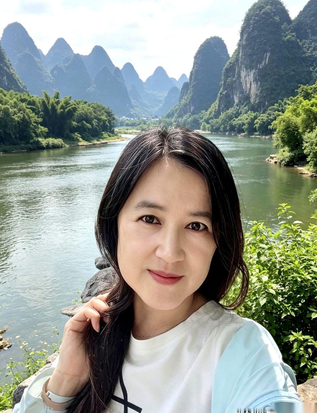 刚往银行存了100块，五年定期。
柜员手指在键盘上敲了几下，抬头说，到期利息，九