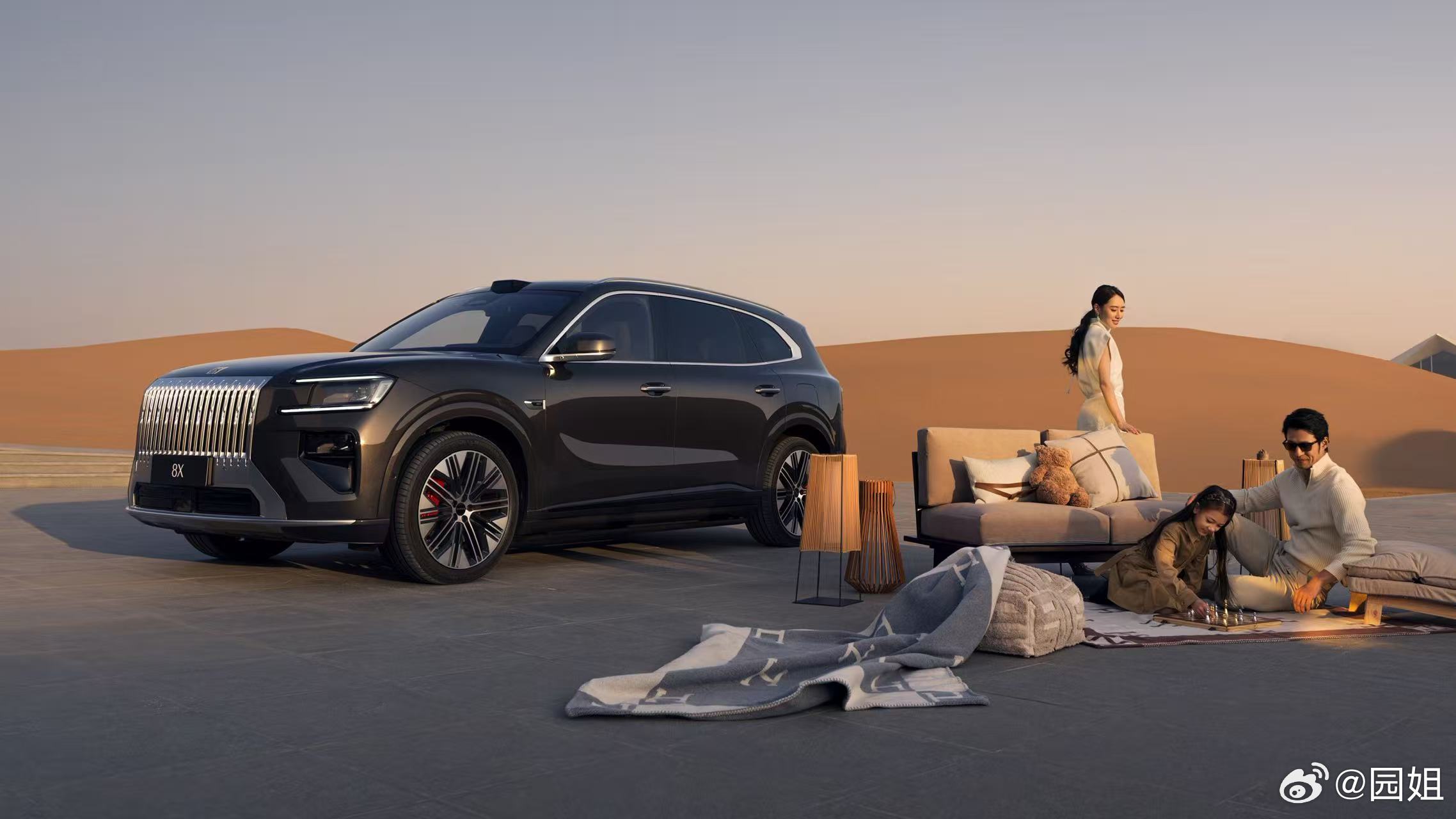 #极氪8X#内饰亮相，直接把百万级豪车的配置卷到了车里。宾利同源的Naim音响、