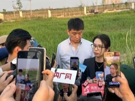 崔丽丽没说错！

她作为销售出身，很懂得营销自己，要不然她也做不到能拿120万的