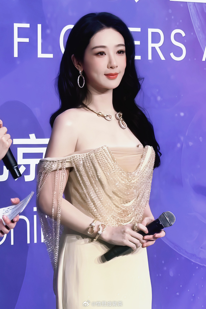 杨紫 | 杨紫何惟芳 我无法替你经历风浪，但我会为你撑伞