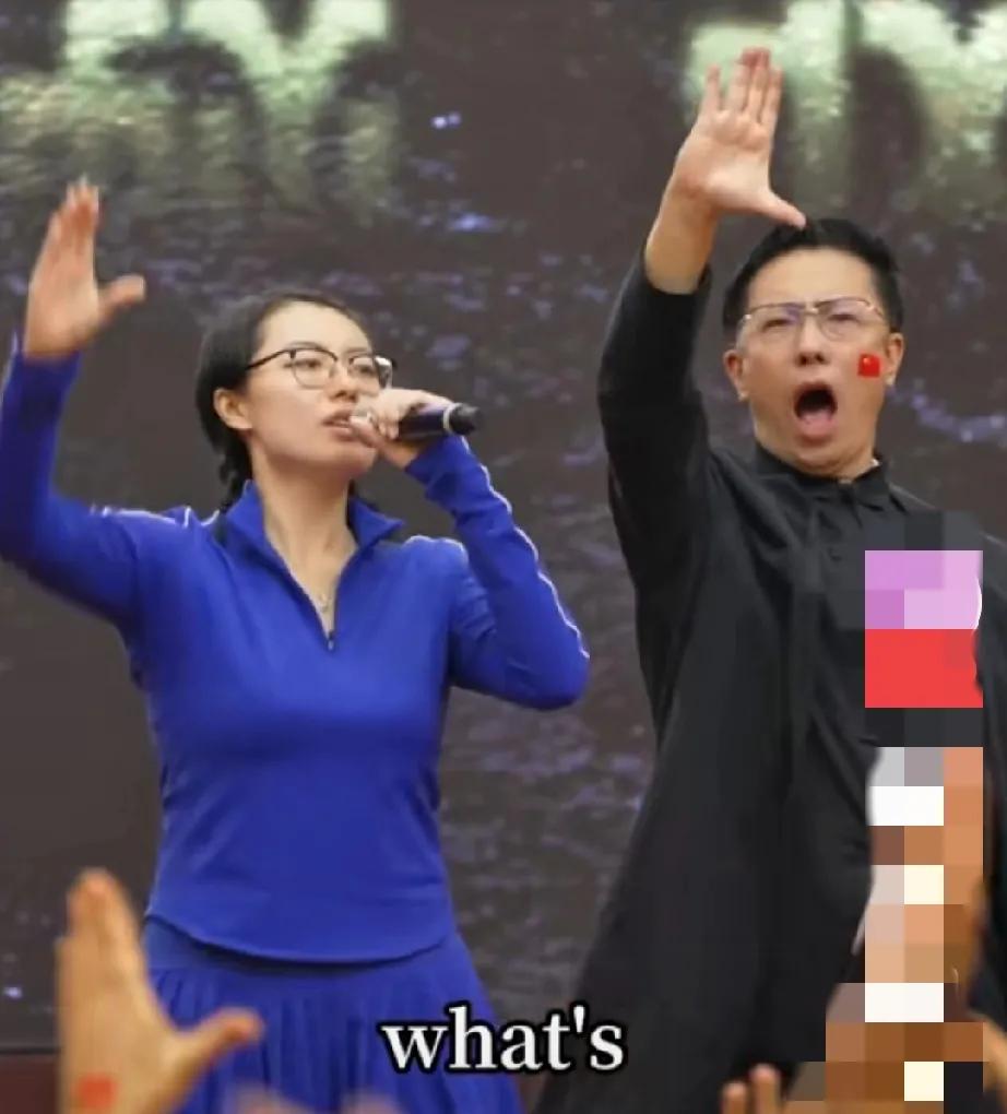 疯狂英语李阳后继有人了，大女儿颇有乃父风范。


想当年，疯狂英语曾经风靡一时，