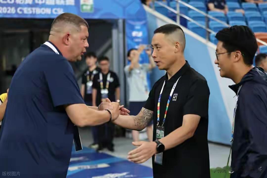 太悲催，赢球也下课？新鹏城此举意欲何为？
就在刚刚在网络上看到一个炸裂的信息，刚