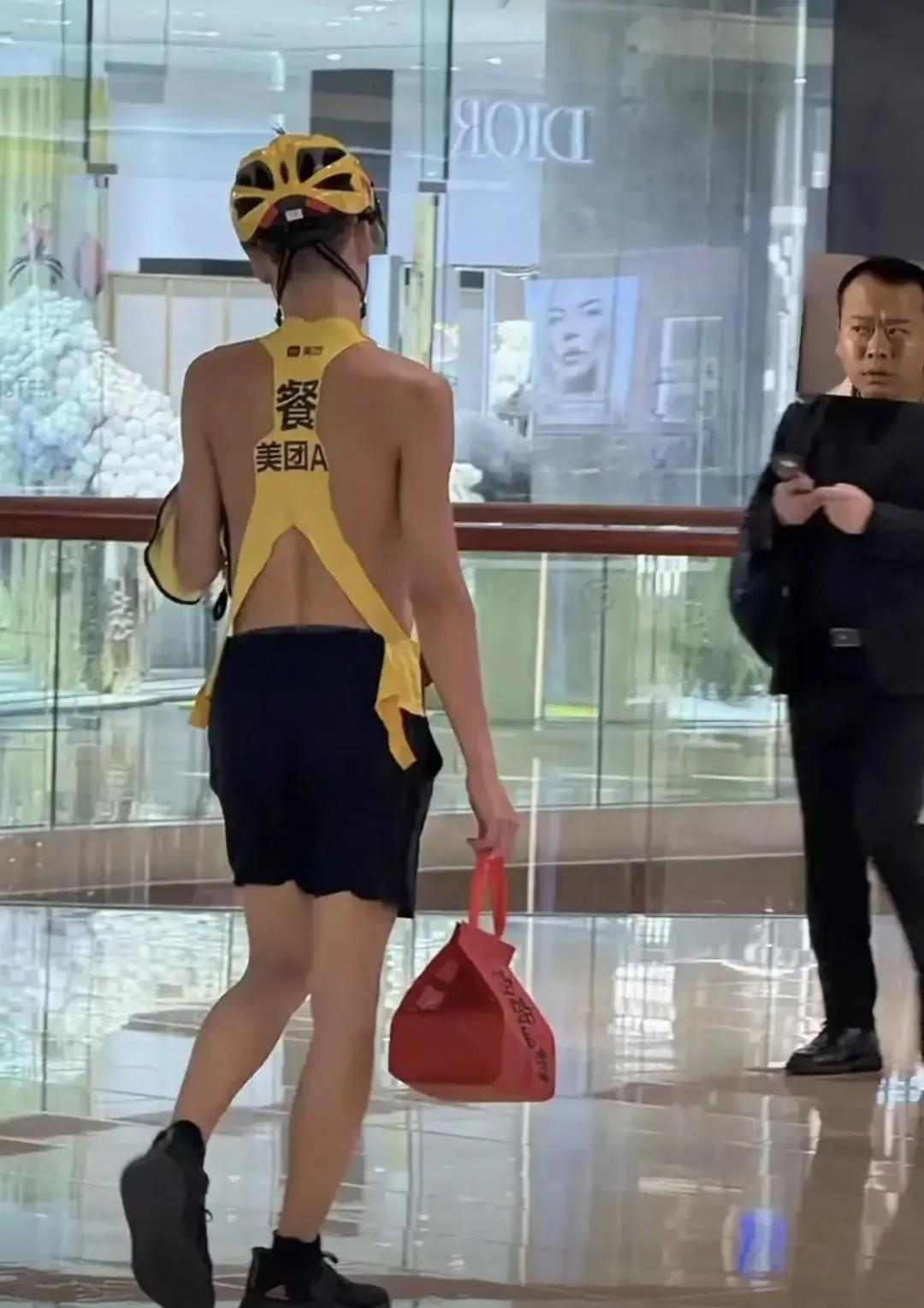 一张图片能出现两个主角也是让我有点意外