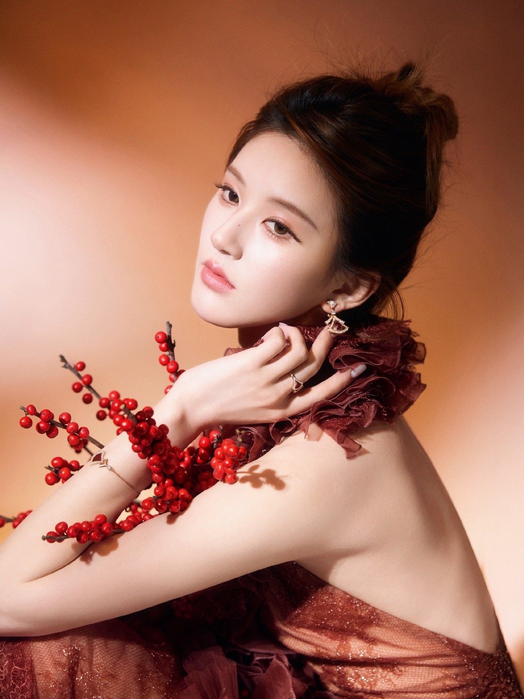 赵露思新年营业图😂 