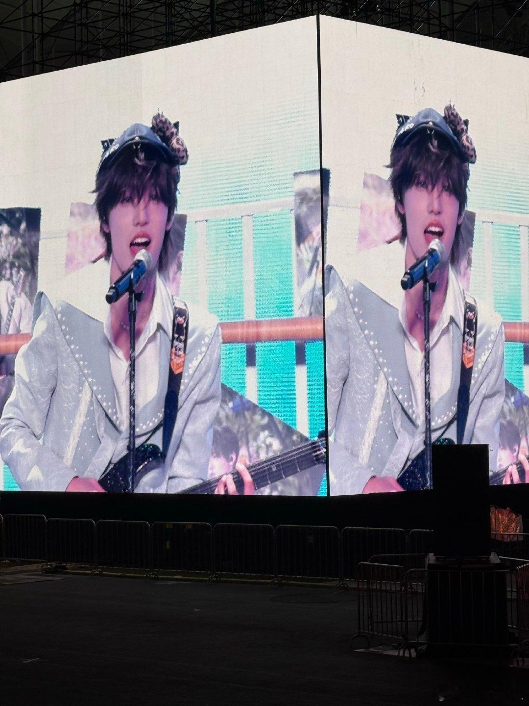 张泽禹爱要坦荡荡猫耳帽 时代峰峻乐队舞台信听张泽禹 张泽禹就是乐队舞台的天选主唱