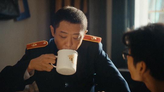重器拍了少爷装精神病脱罪 重器这段剧情看得人满心愤懑。余高远梳理连环强奸案锁定宋