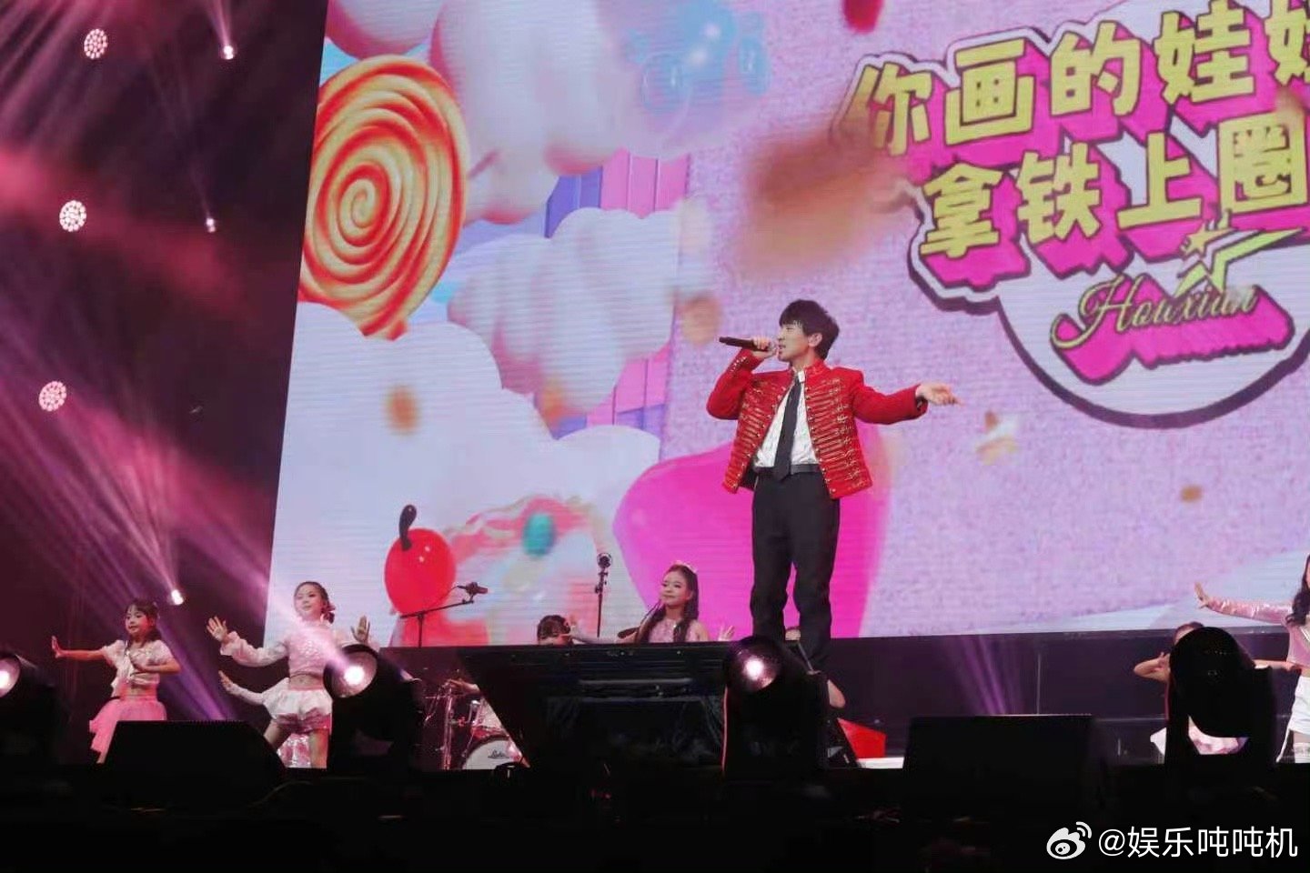 后弦演唱会广州站 广州场太顶了！满场荧光棒跟着节奏晃，那些写在歌词本上的句子，终