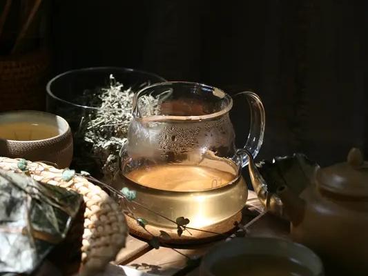 若遇上烦心事,你会喝酒还是喝茶?若遇上烦心事，喝酒还是喝茶，这得看情况。
要是烦