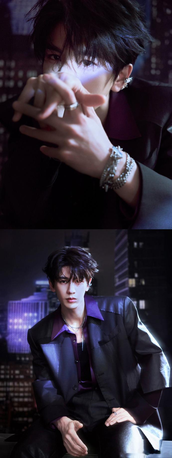 张凌赫戴了眉钉耳骨钉张凌赫和紫色的适配度 活动上的张凌赫穿着紫色衣服，搭配眉钉和