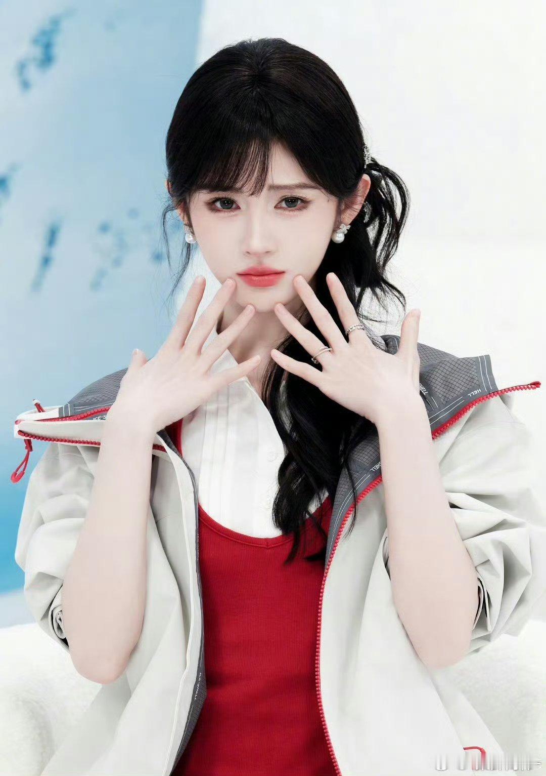 鞠婧祎 jjy鞠婧祎阿黛jjy鞠婧祎来战“皎皎明月照大地 朵朵玫瑰赠予你” 