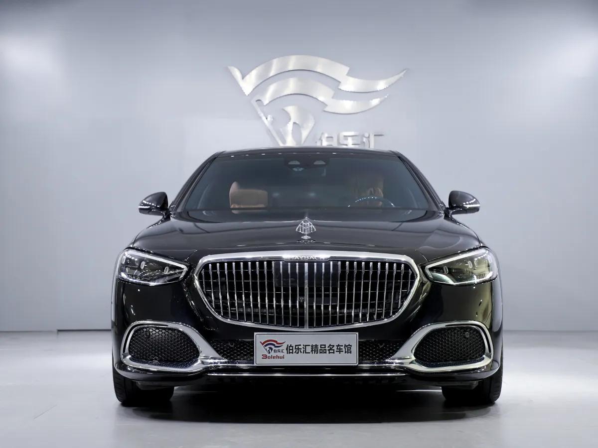 刷到一个帖子，下面两帮人掐得不可开交。

一边是迈巴赫S480的"铁粉"，一边是