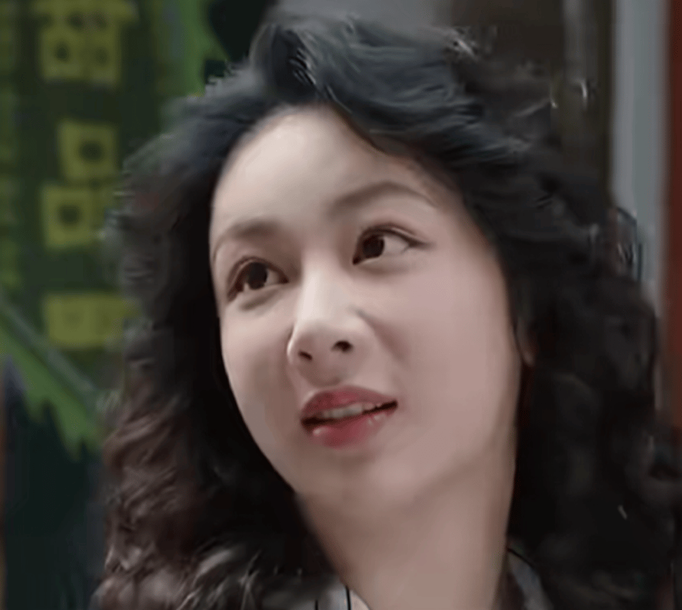 杨紫也被女装背刺了紫粉：姐姐是第一个美女 