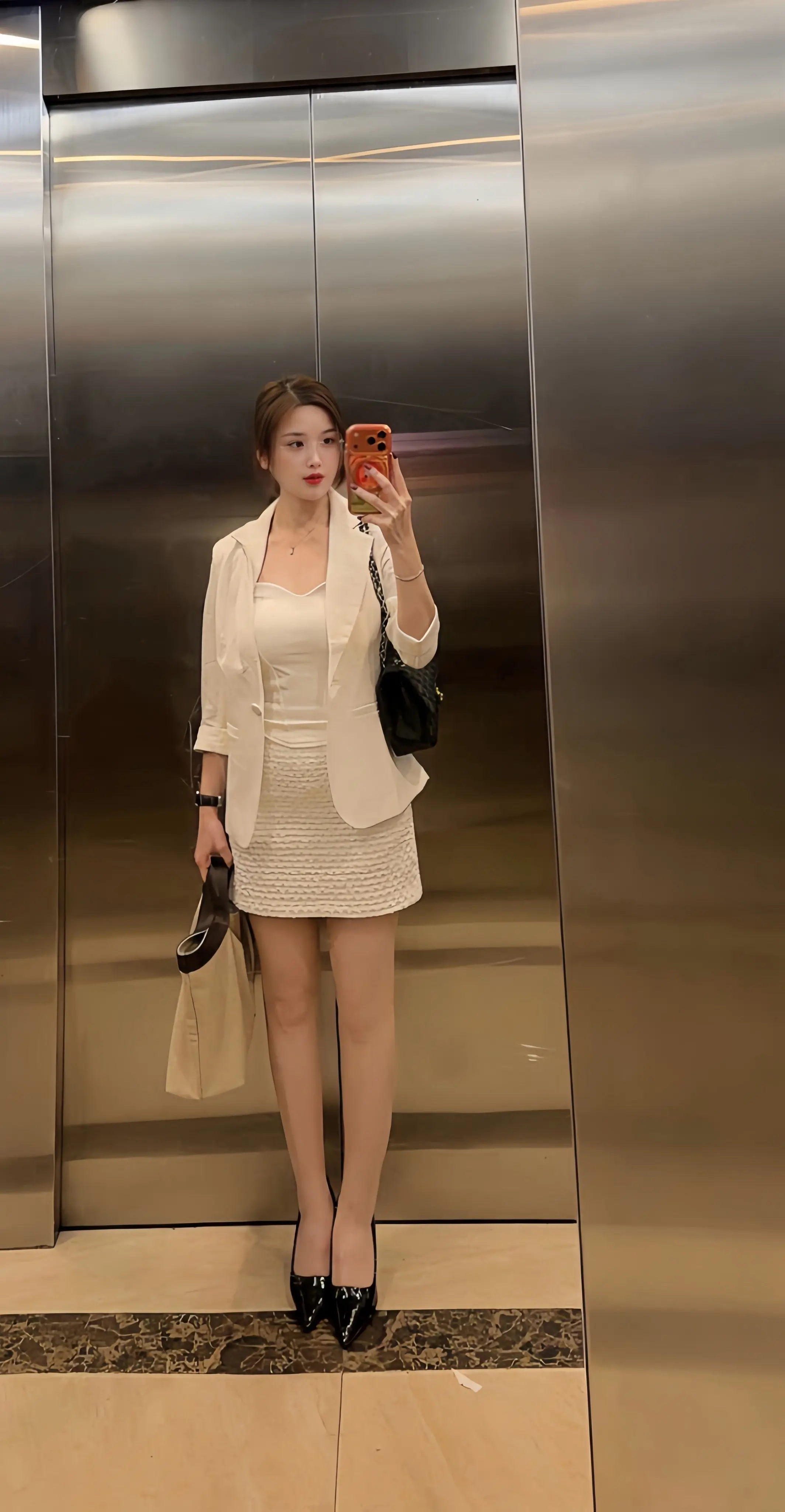 我会继续托举自己，成为更加勇敢、快乐，内核稳定的人！祝我们爱财爱己，今...