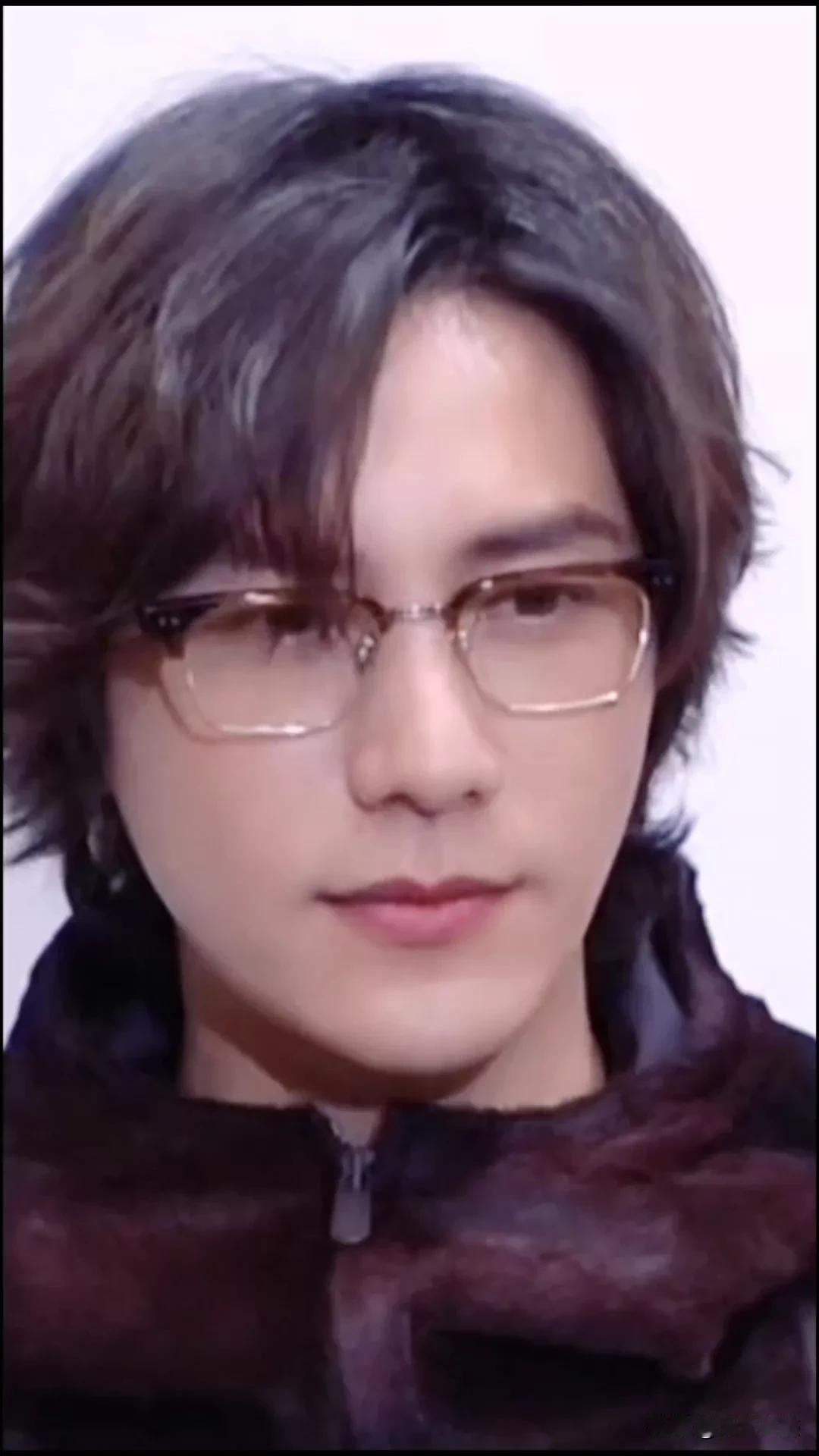 这是陈坤？这是陈坤！天晓得他对自己的脸做了什么，颜值一下子回到20岁！