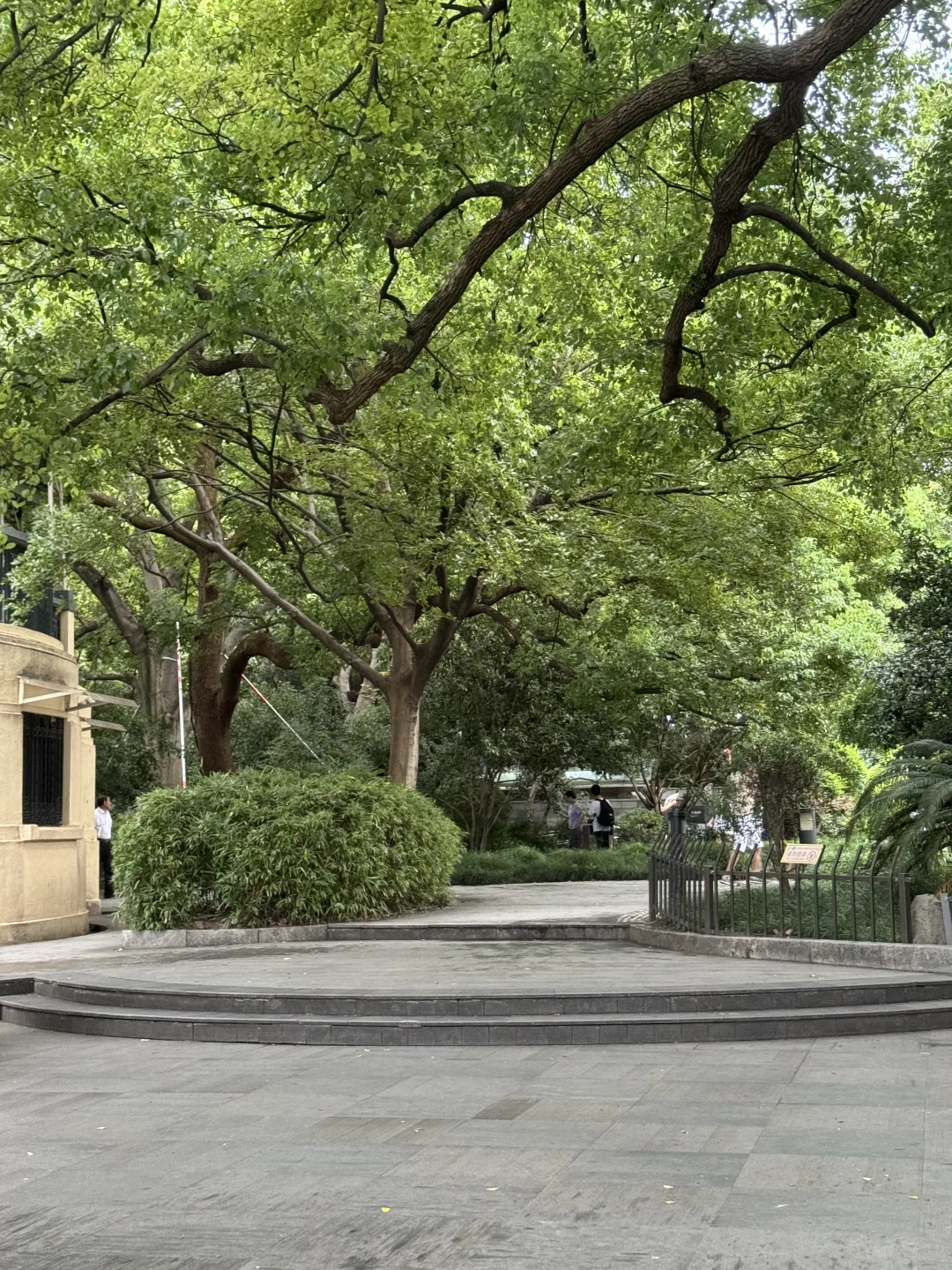 【任职要求】: 如果你渴望舞台，想要展示自己，那就加入我们吧。 招募介...