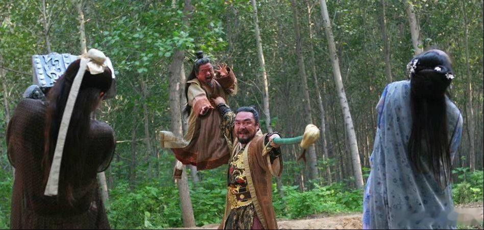 电视剧《翘楚》中反派人物再添一员，就是朔漠王，就是萧珣勾结的外帮首领，一个很厉害