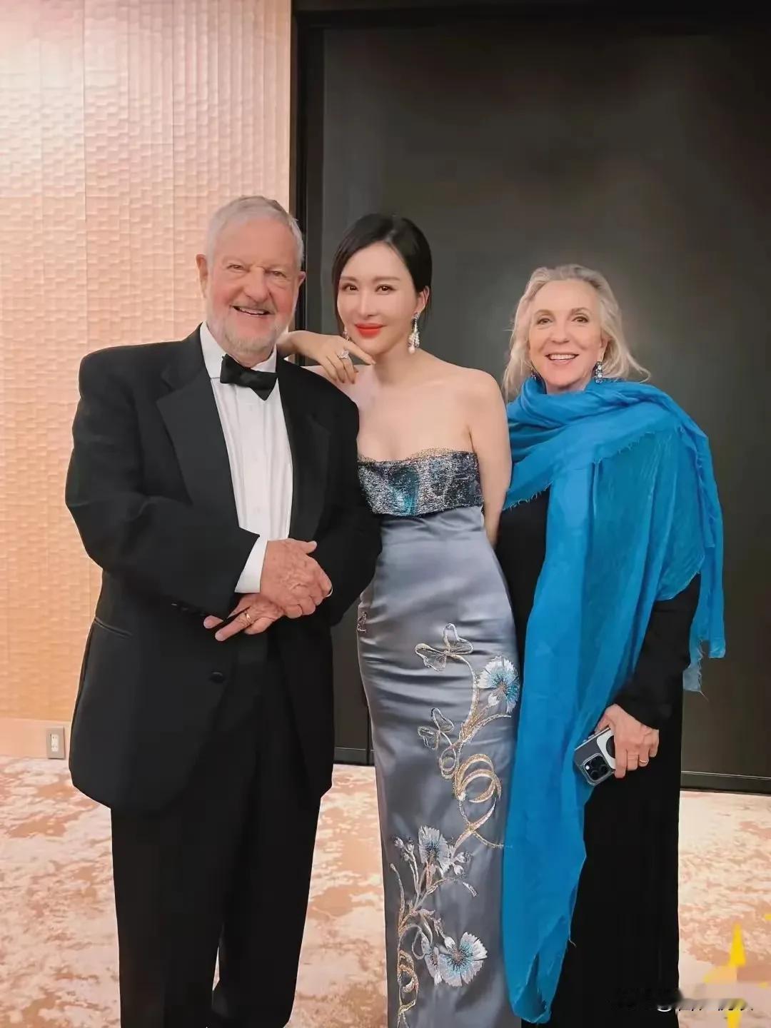 图一
洛克菲勒夫妇和田朴珺

图二
大S汪小菲夫妇和小S

小S用了十年拆散了这