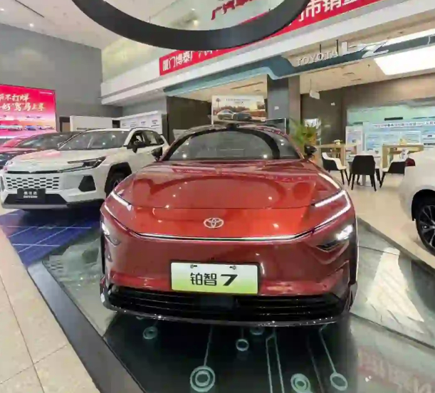 新能源汽车产业从规模扩张转向价值深耕，告别跑马圈地！竞争聚焦盈利能力与体系效率。