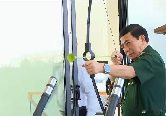 从这一点上看，潘文江担任越南国防部长是适得其位，弓箭射靶时正中十环，随意的小试牛