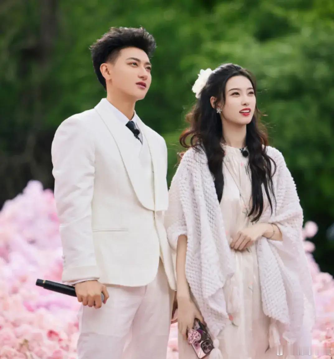 #黄晓明黄子韬 青岛特产黄氏霸总#怪不得黄子韬，黄晓明那么霸总呢，青岛全是小说。