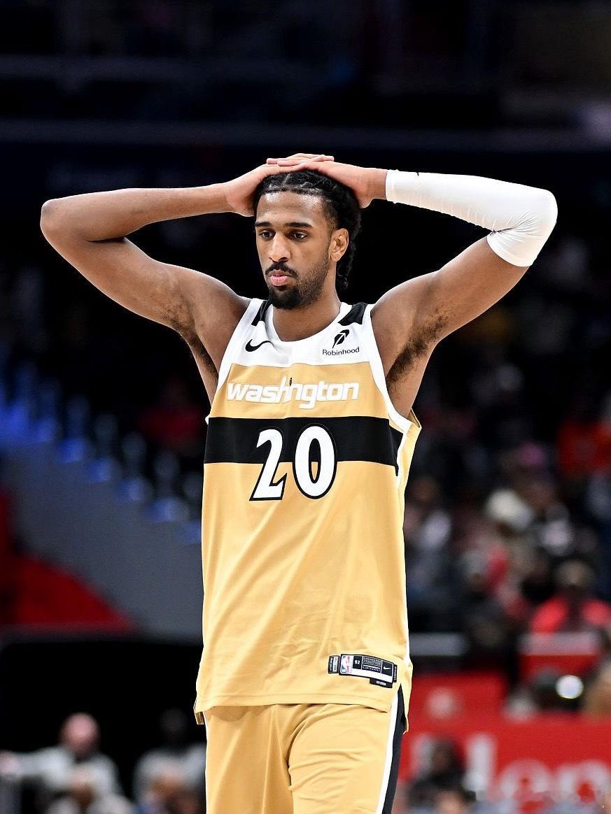 Shams：奇才中锋萨尔遭遇右腿筋拉伤，将缺席两周，并将退出本周的新秀挑战赛。 