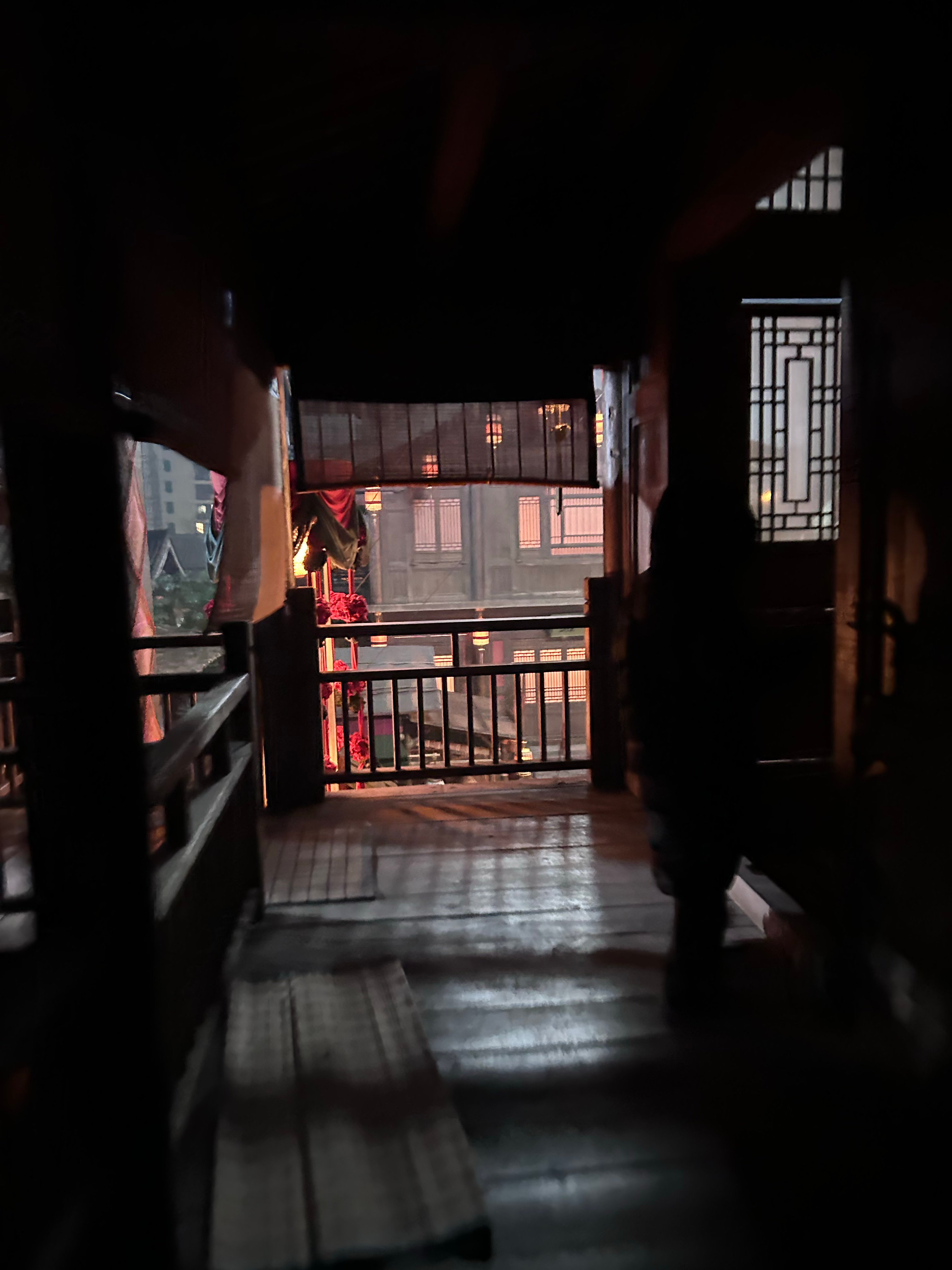 ‎一条plog告别二月 二月对我有点坏！但要说幸福的时候还是有的 好想那群女孩吧