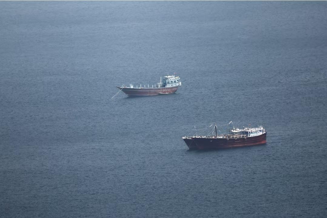 美军封锁海峡，去往大国船只掉头
美国一封锁，真有船不敢走了。

有两艘油轮，本来