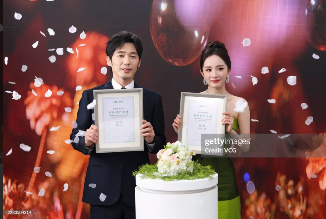 杨幂白宇抓拍镜头好生动