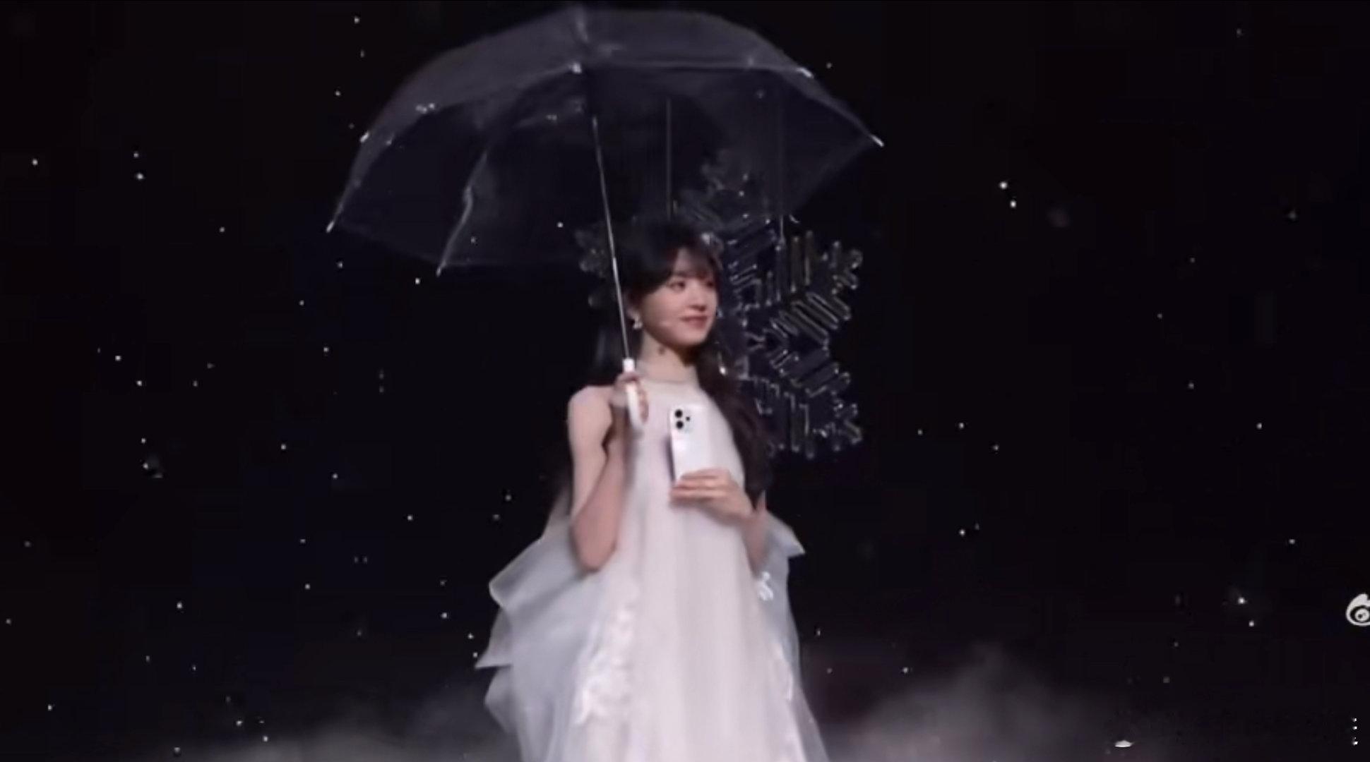 田曦薇给我下了一场告白雪 谁能拒绝一场飘着告白的雪啊！vivo这场发布会把细节控