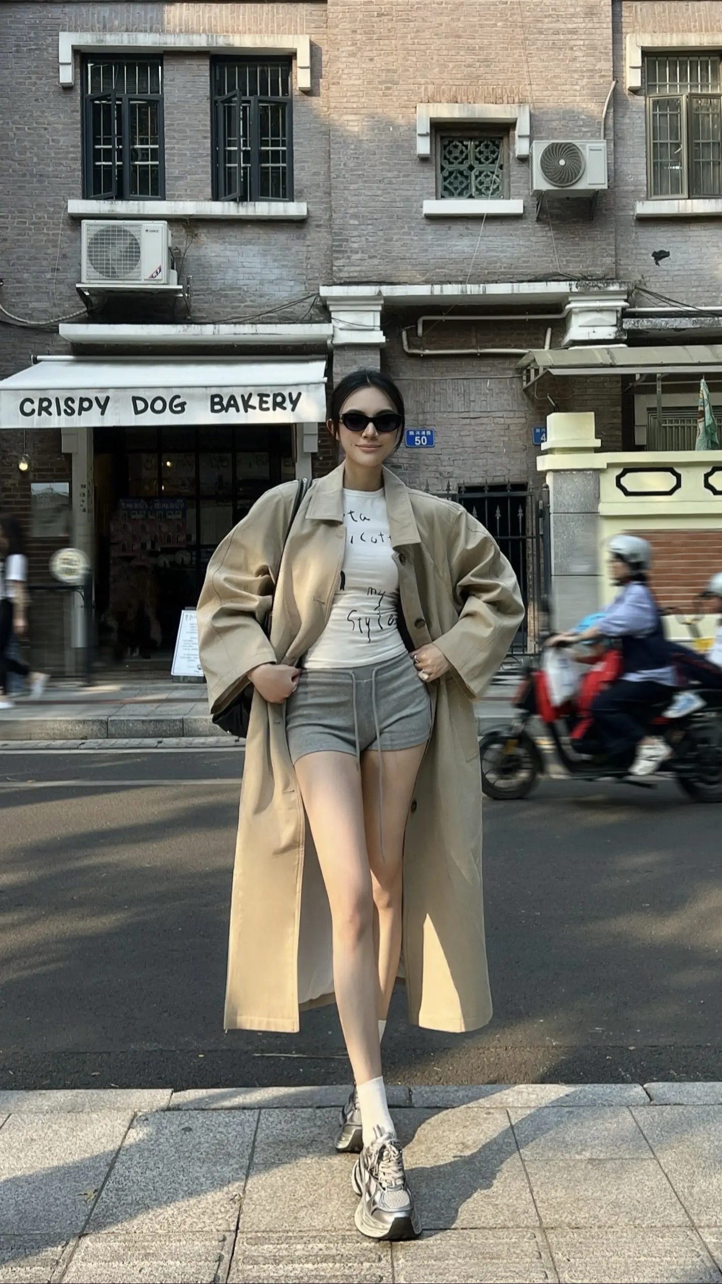 你又在哭泣 我给不了安慰。