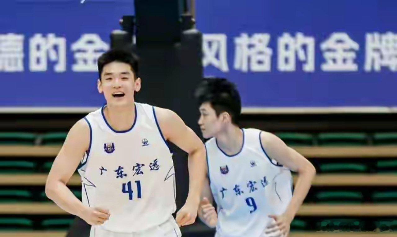 广东99-64天津，不得不承认5个事实，王洪泽练三分信号很明显这场U19联赛打下