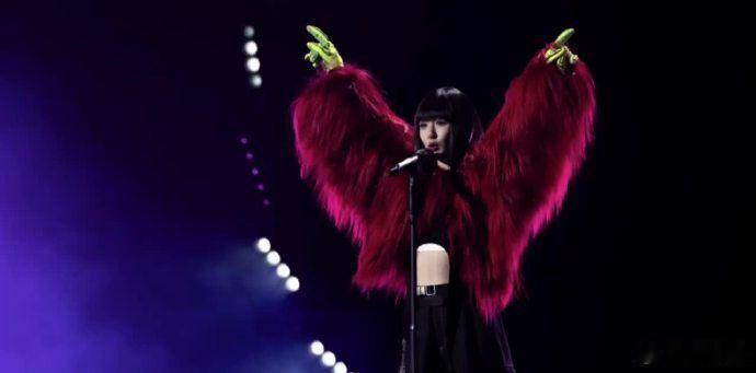 这段时间呀，谢娜弄出了个大动静，没有去走那种花哨繁杂的营销途径，而是特别实实在在