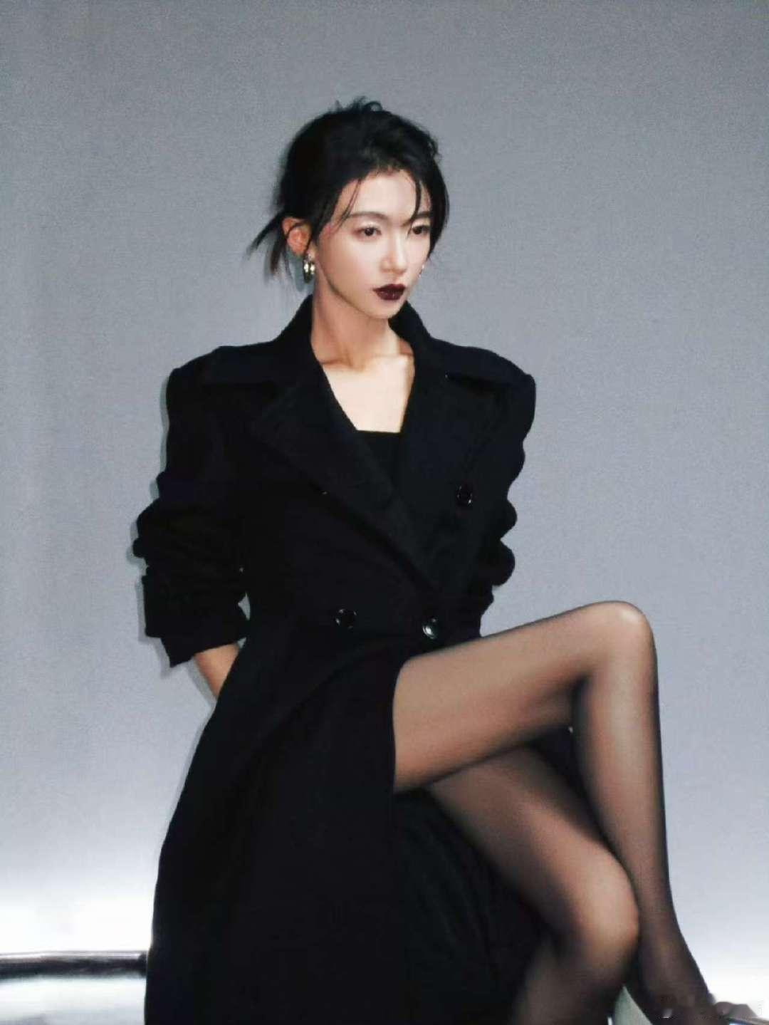 于正说吴谨言归来仍是大女主于正宣传吴谨言杂志 吴瑾言归来仍是大女主！ ​​​