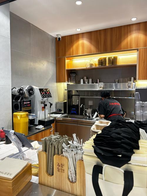 杭州ICON奶茶店“半小时等奶茶”变“半小时被骂”！网友：开了他，回家做大

说