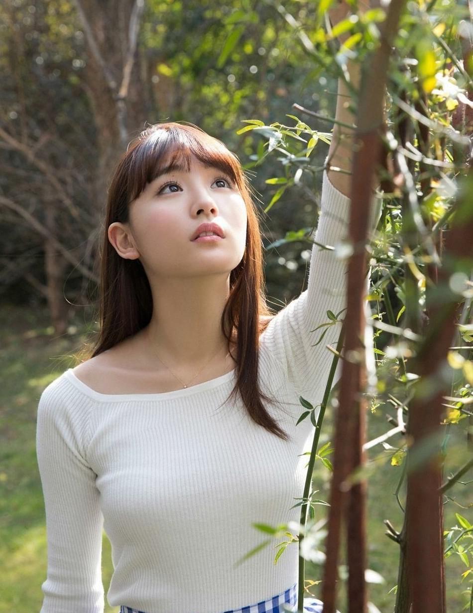 不然我就辞职！”日本女孩娜娜向上司恳求道。 上司满脸疑惑地问：“你为什么那么害怕