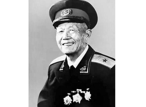 1951年，西北军区进藏部队政委慕生忠率部抵达拉萨，见到令他痛心的一幕。在一处垃