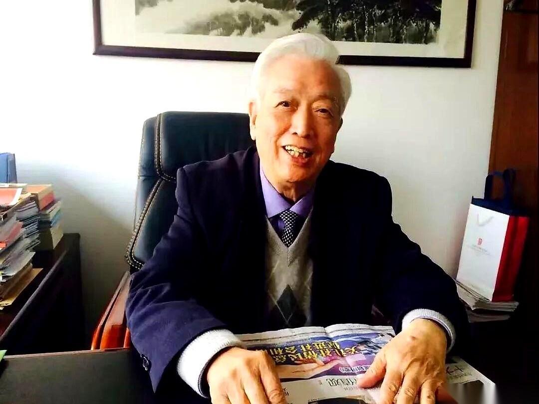翻开常州的地方志，绕不开这位51岁当上市长的江苏宜兴人。
上任没多久，他就把一份