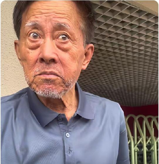 我个人感觉，这个爷叔就是想图个热闹，这个年纪了，一般谁会围着你转呢？这个爷叔做到