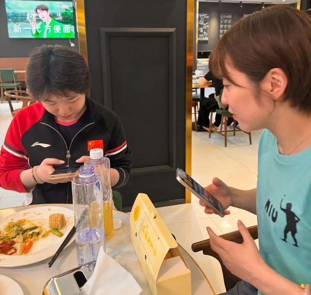 国乒赛后：王艺迪合影笑开颜！邱贻可与徐辉打闹，蒯曼请平野吃饭
2025年WTT中