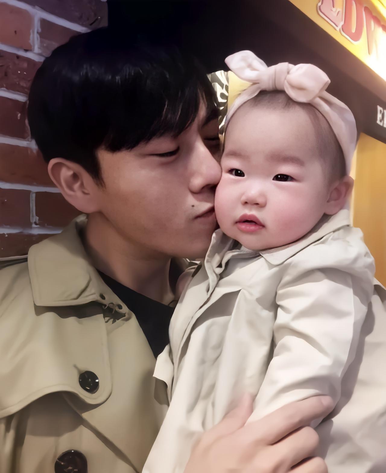 伊能静女儿小时候脸上肉嘟嘟！真可爱！伊能静和秦昊结婚时候46岁！46岁自然怀孕比