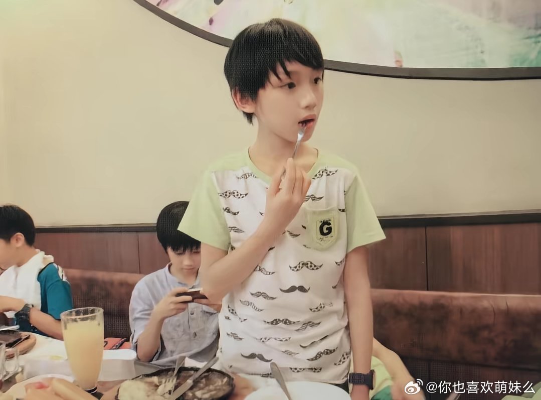 好糯的小团子 