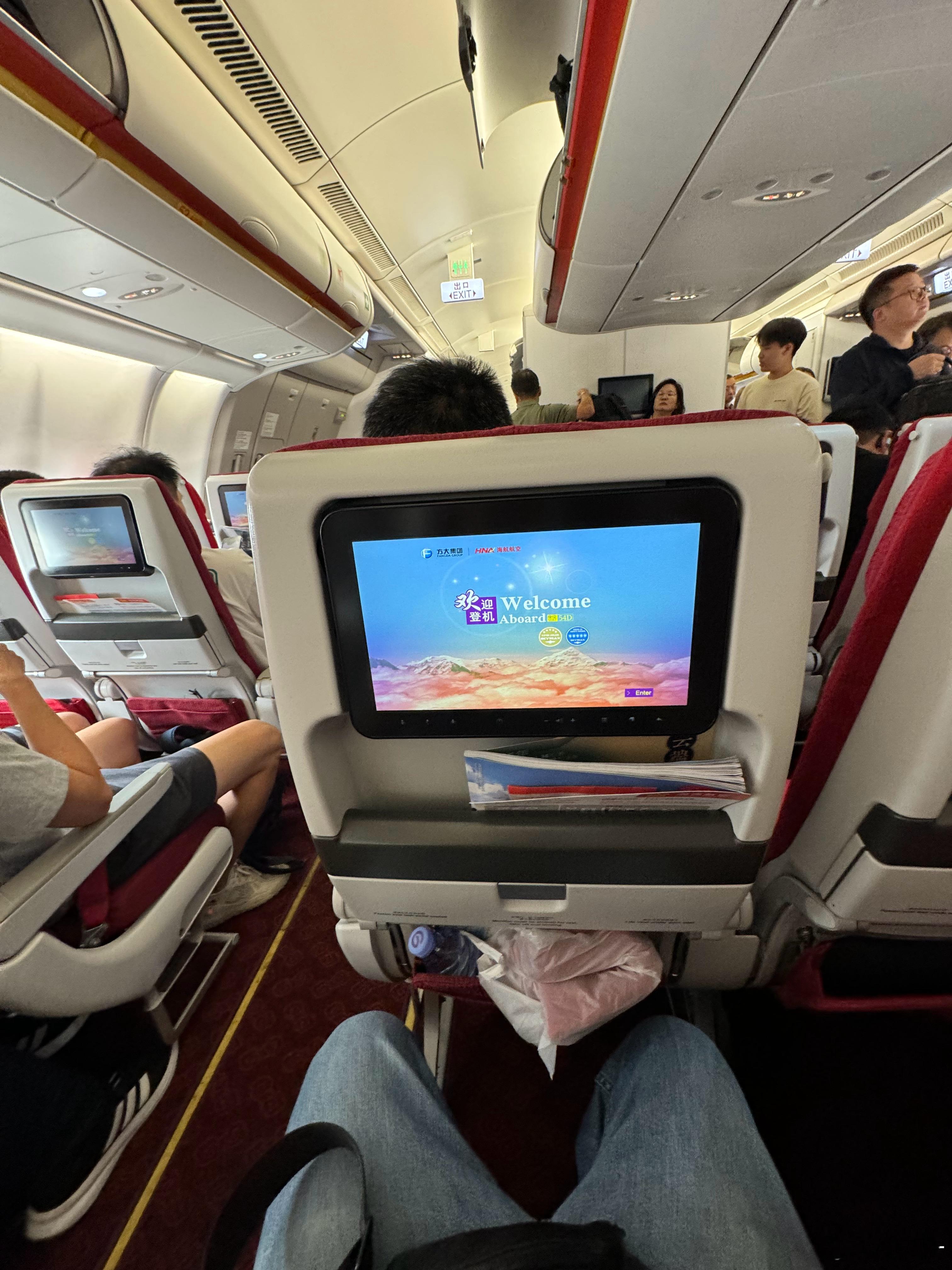 今天坐海航，卧槽，我一个坐经济舱的银卡，乘务长都来跟我打招呼问候啊[苦涩]情绪价