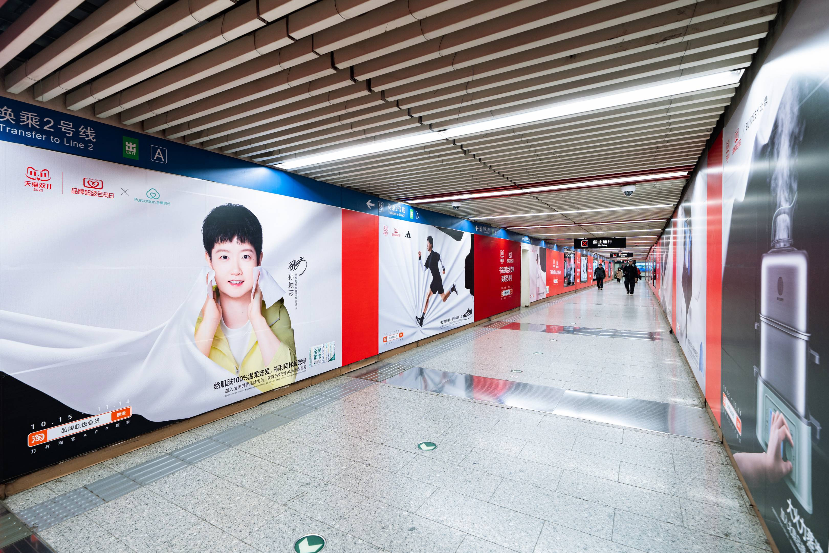 如果说北京有什么让人难忘的，秋天的银杏叶和火红的枫叶肯定算一个北京的深秋才是中式