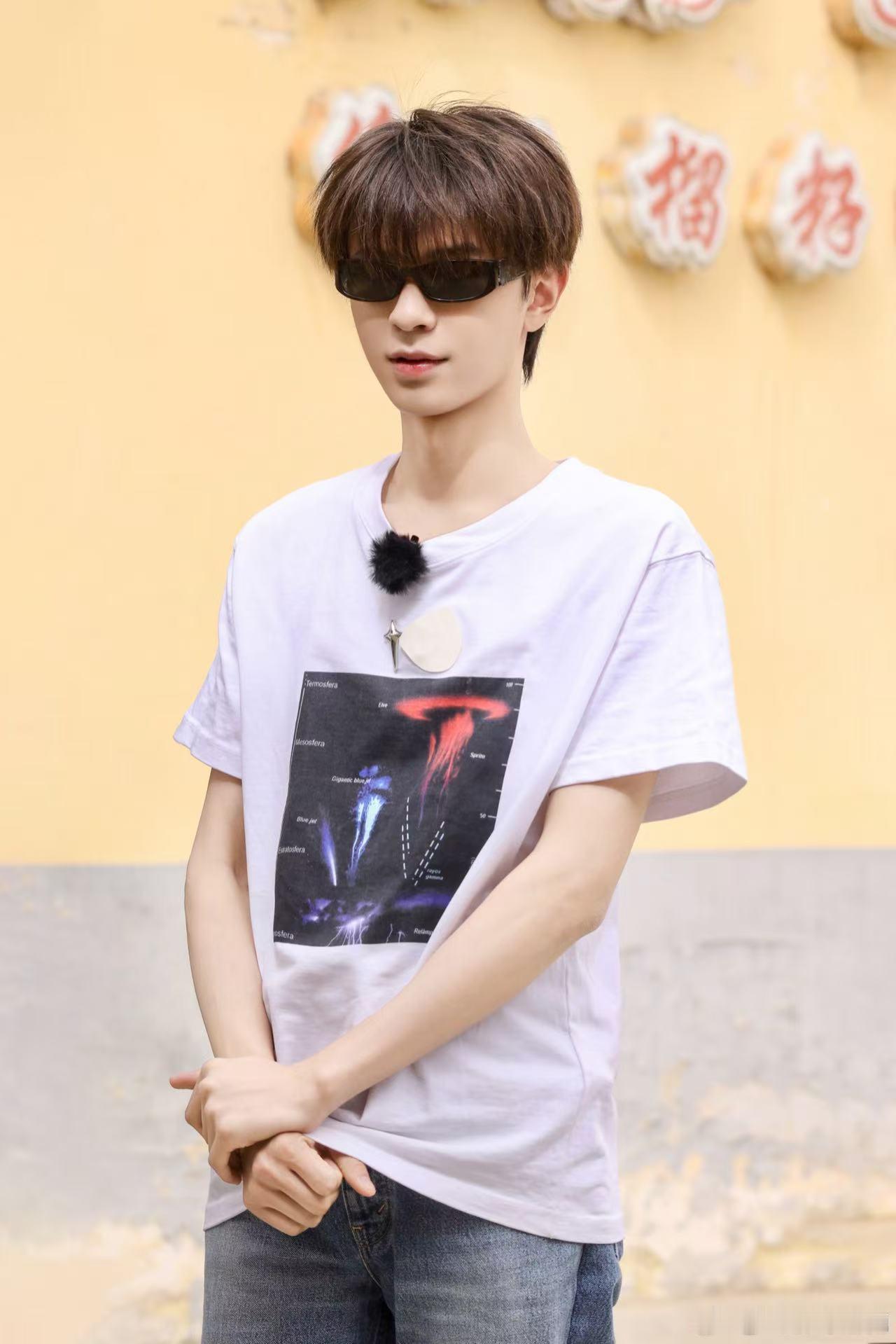 何浩楠上海录制天才厨人 终于等到何浩楠录新综艺了，还是厨房类的天才厨人，在上海录