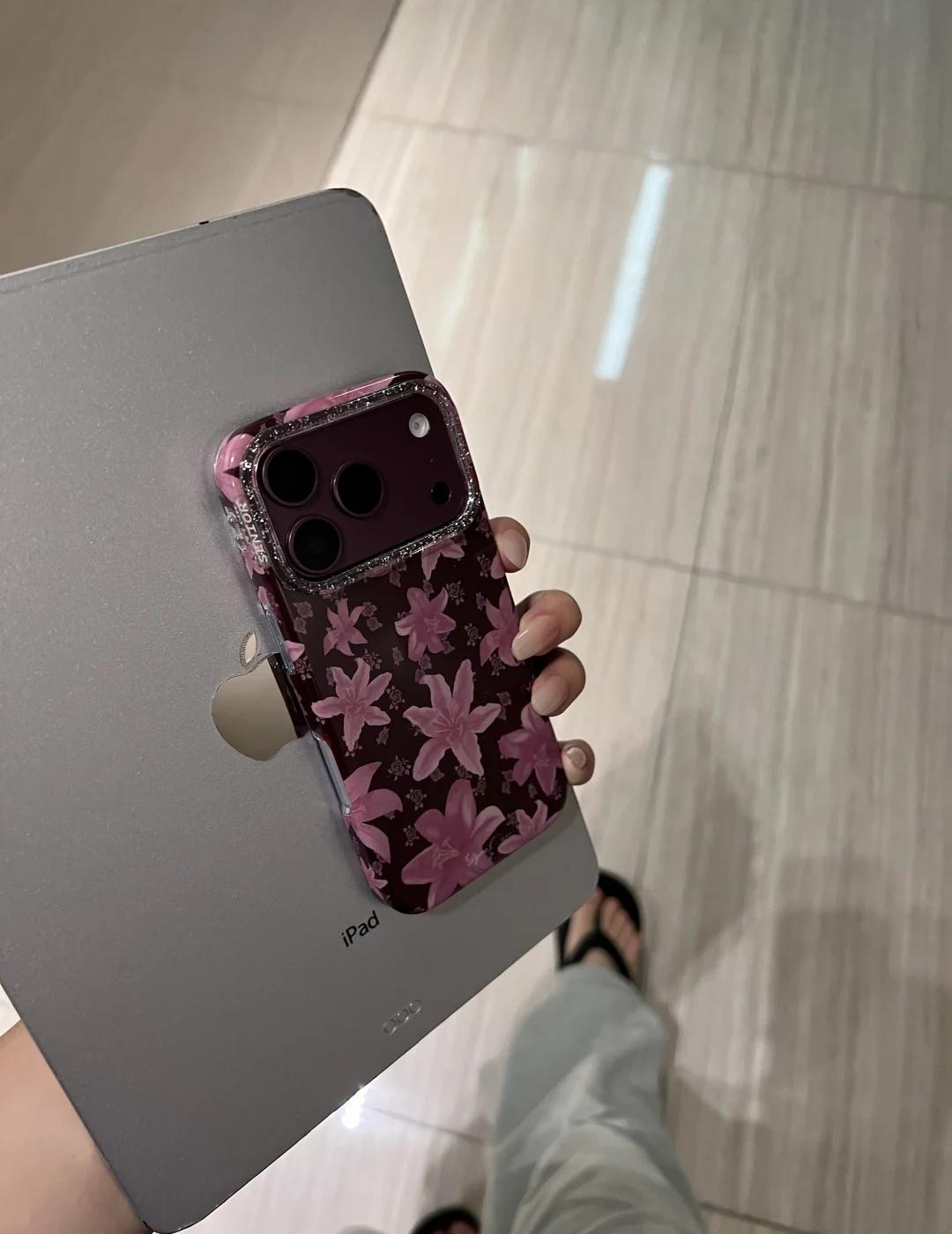 18pro勃艮第红闪闪鎏金百合花🌸✨好梦幻！！
iPhone18 iPhone